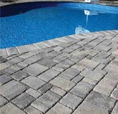 Verro amb pavimentació tàctil de granit triturat